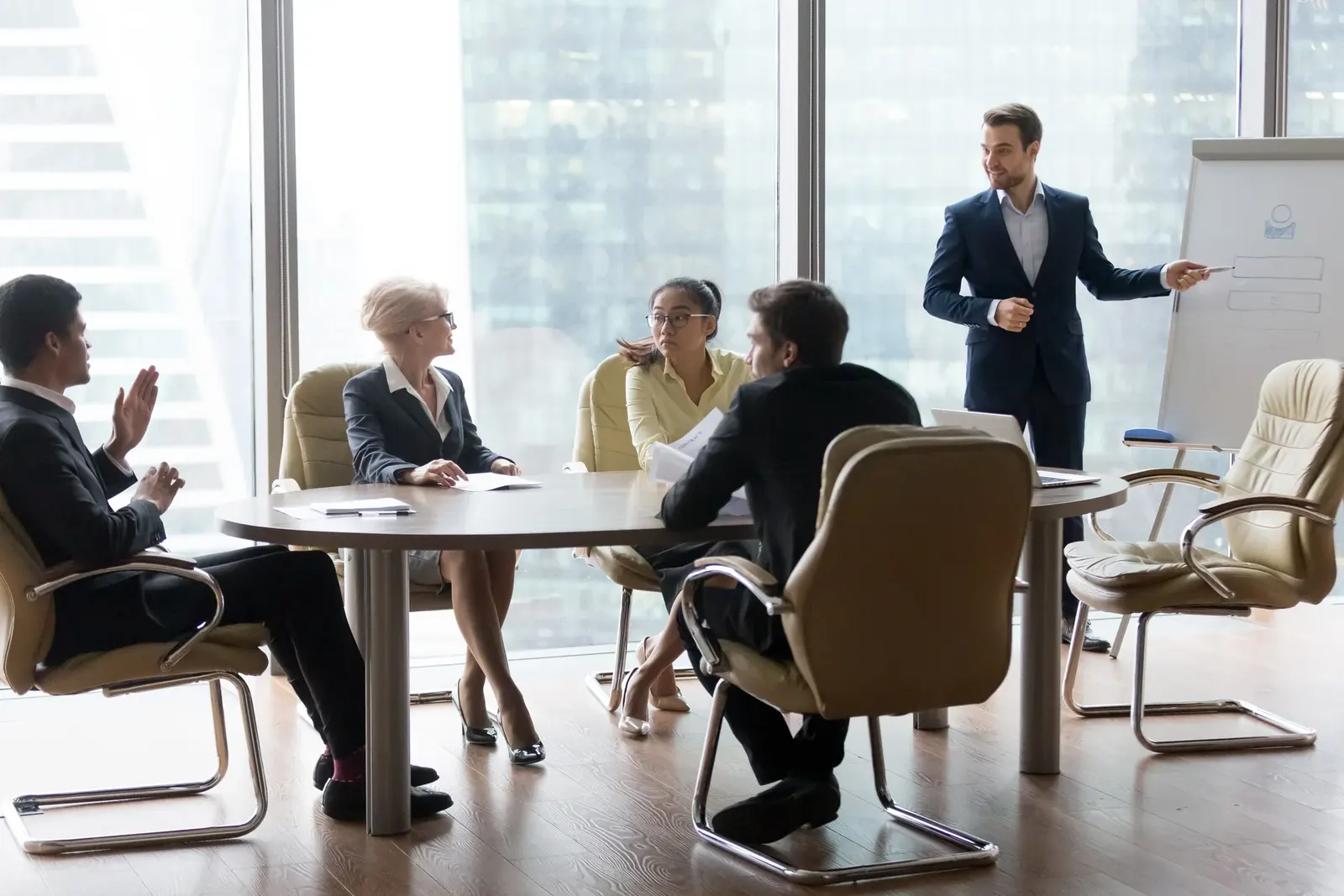 Distributeur-overleg op directieniveau