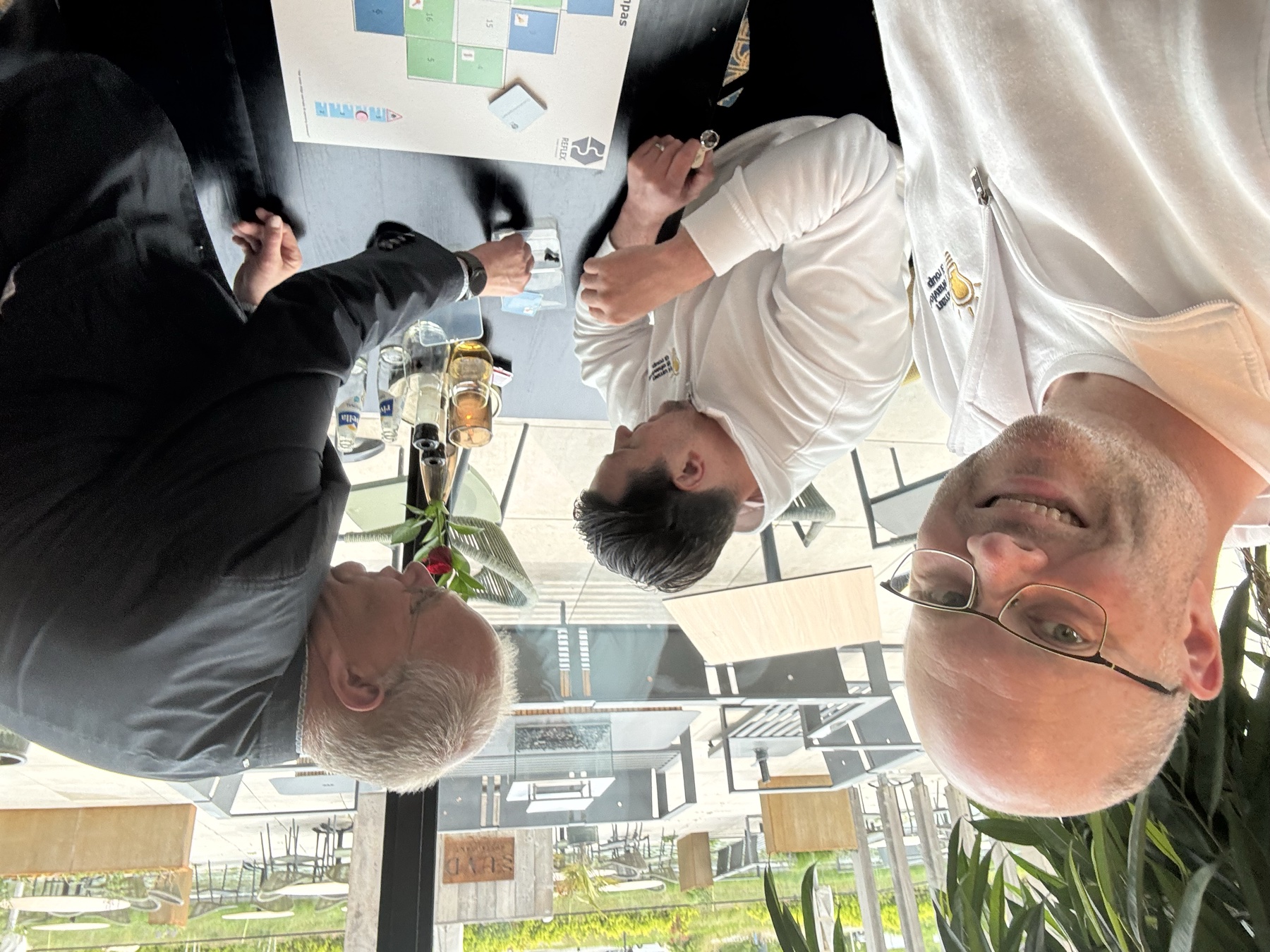 Werksessie met het Belangenkompas-spel op tafel